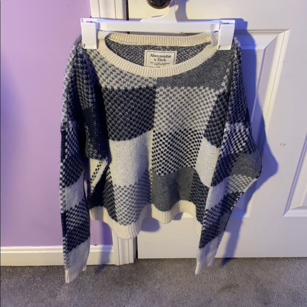 Abercrombie & Fitch sweater